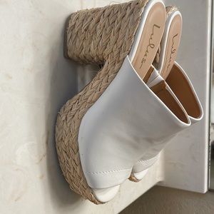 Lulu’s White/Raffia Platform Slide Sandals